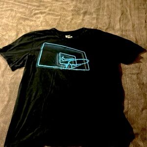 New Nike t-shirt (just a little wrinkled)